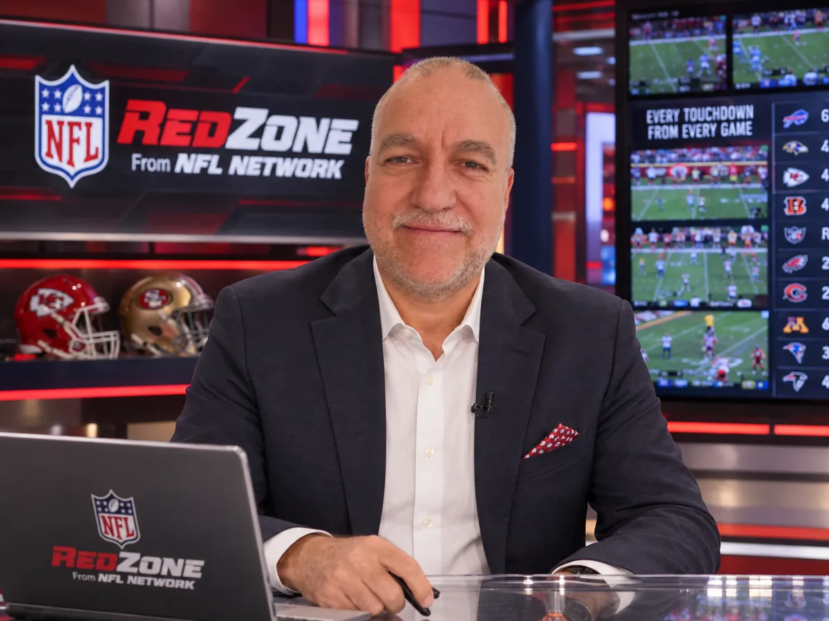 Diego Pacheco en un estudio de NFL RedZone